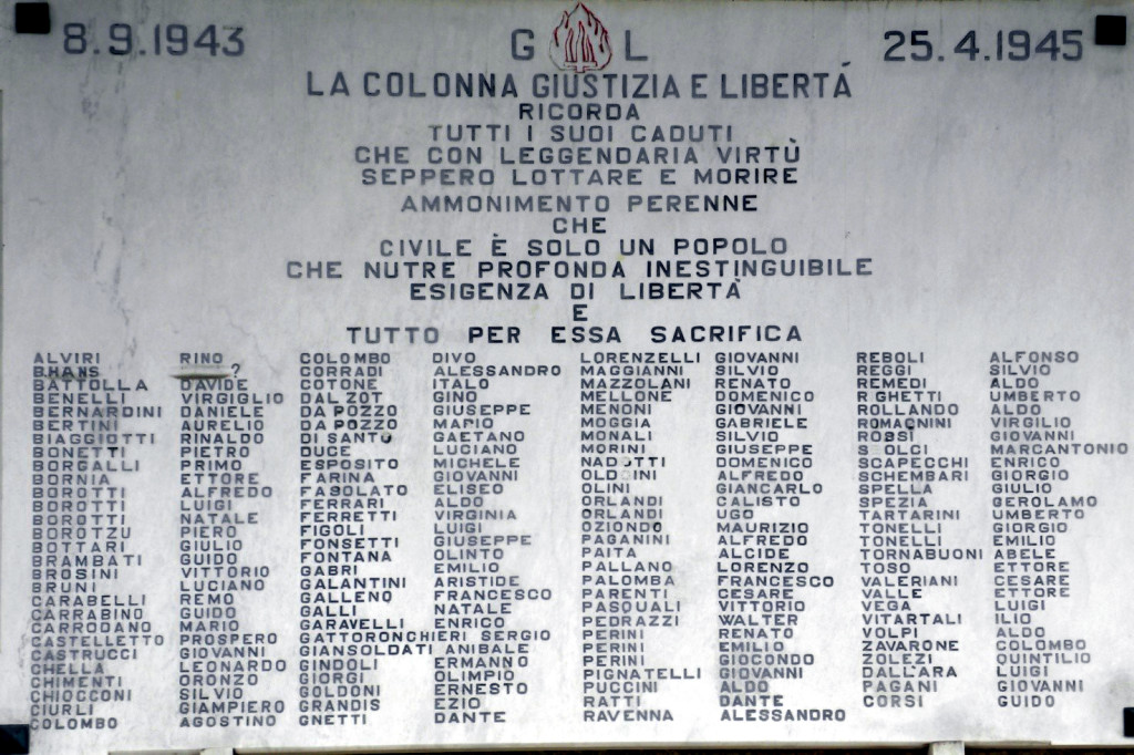Targa in memoria dei Caduti della Colonna “Giustizia e Libertà”, collocata sul muro esterno del Comune della Spezia (lato Anagrafe)